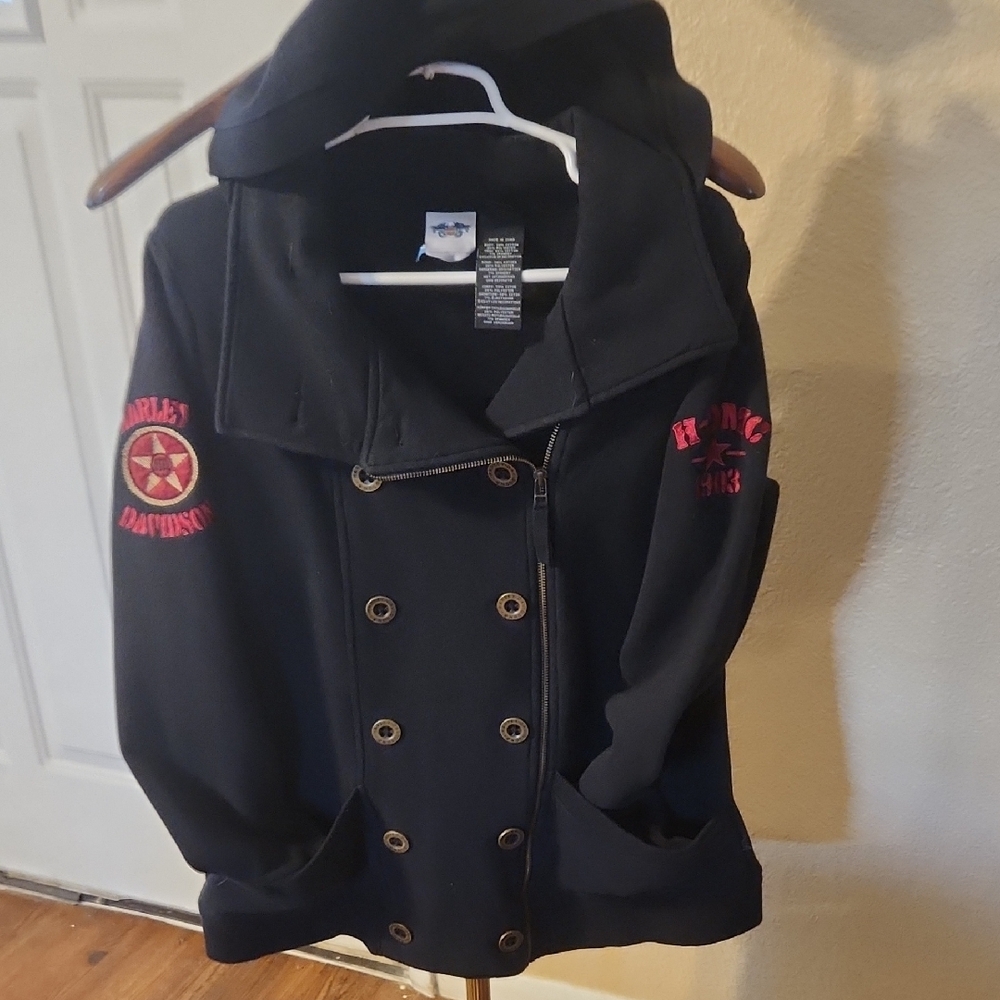 Harley-Davidson BLACK Sleeve with Red Embroidery